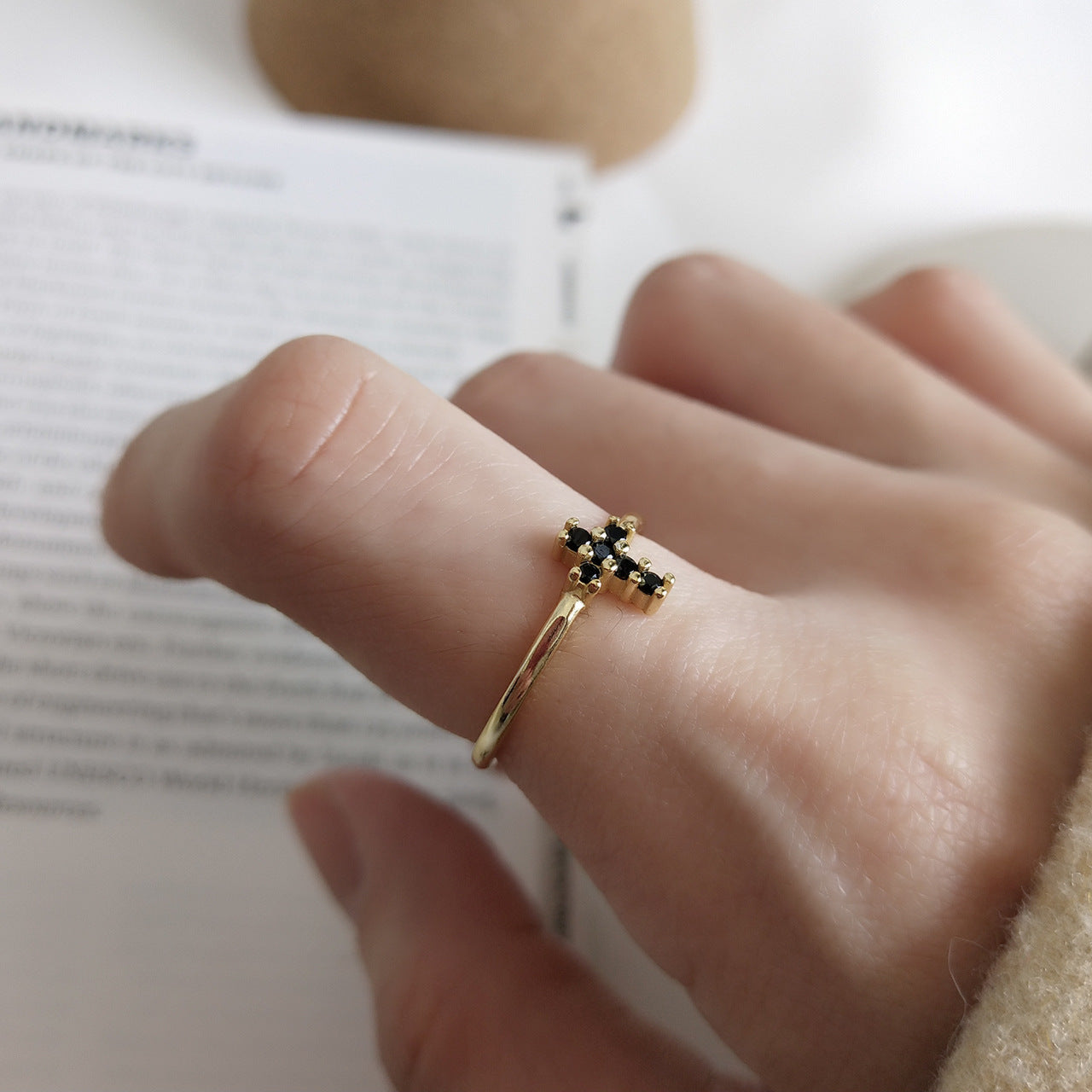 Anello Minimalista con Croce Placcato Argento Sterling 925 con Goccia Nera per Donna