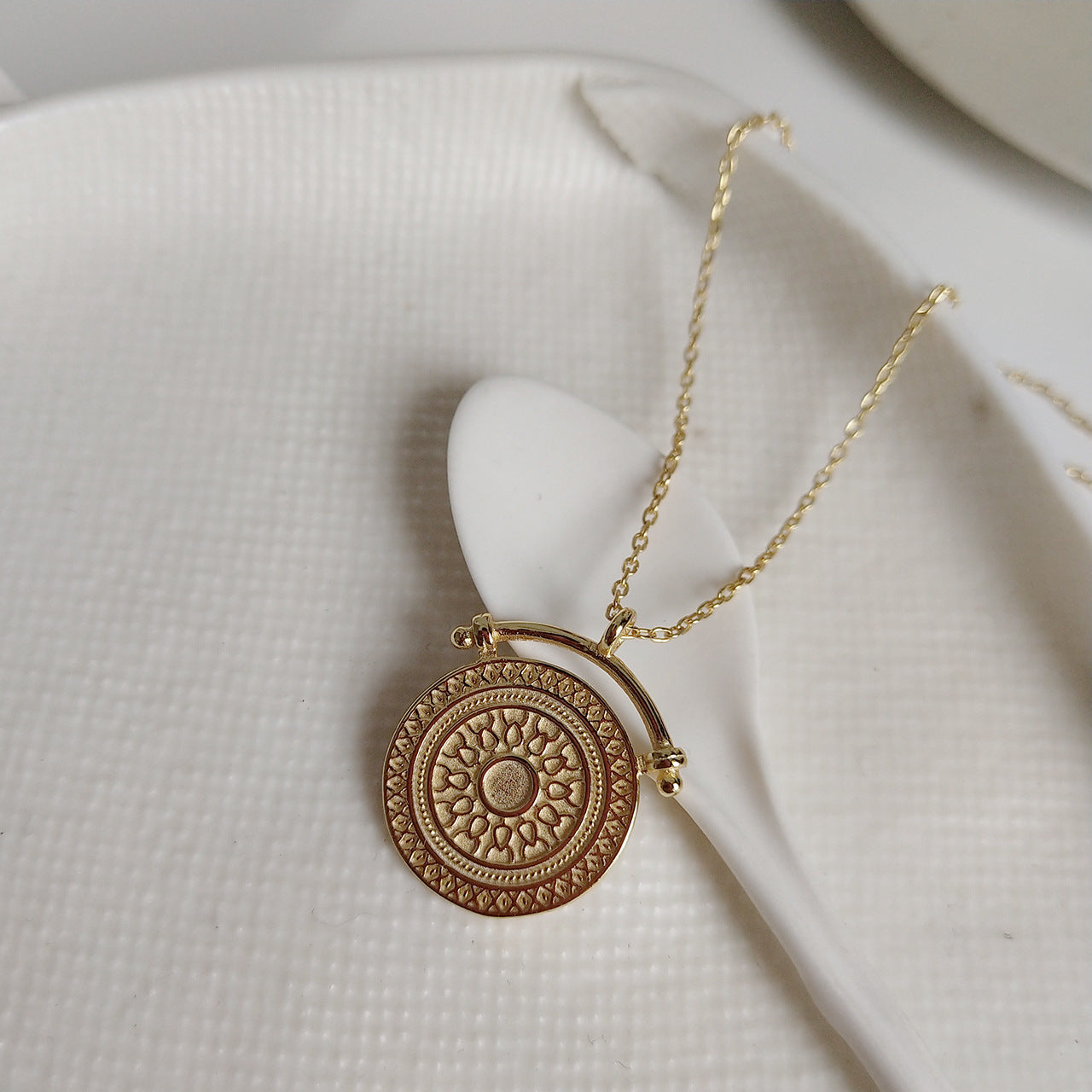 Sweet Minimalist 925 Sterling Silver Gold Plated Round Pendant Necklace for Women