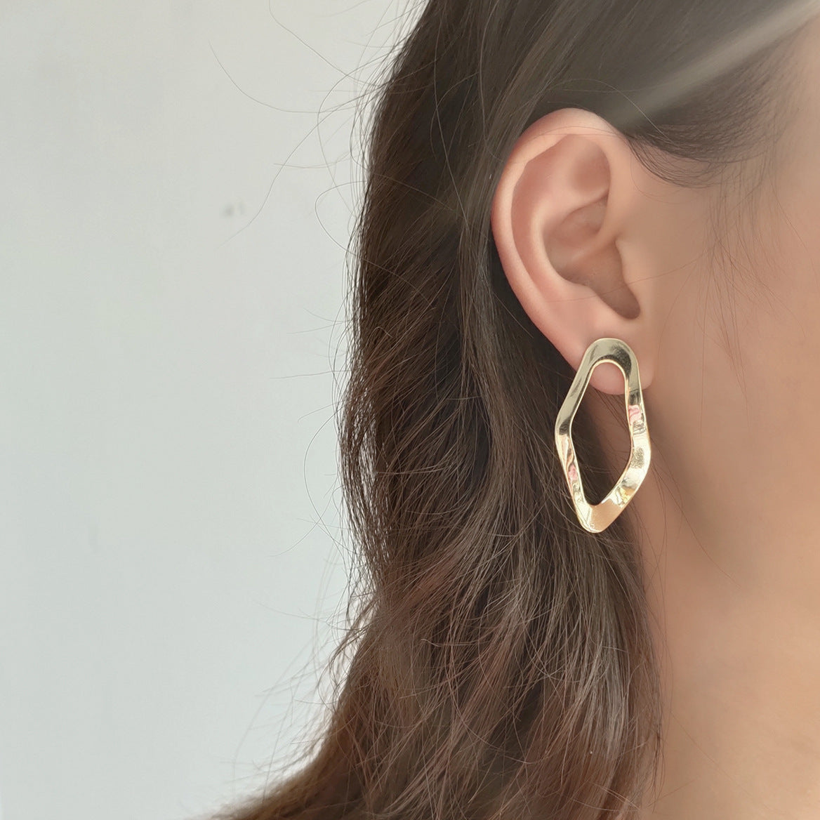 Sweet Minimalist 925 Sterling Silver Irregular Teardrop Earrings with Pearl Inlay