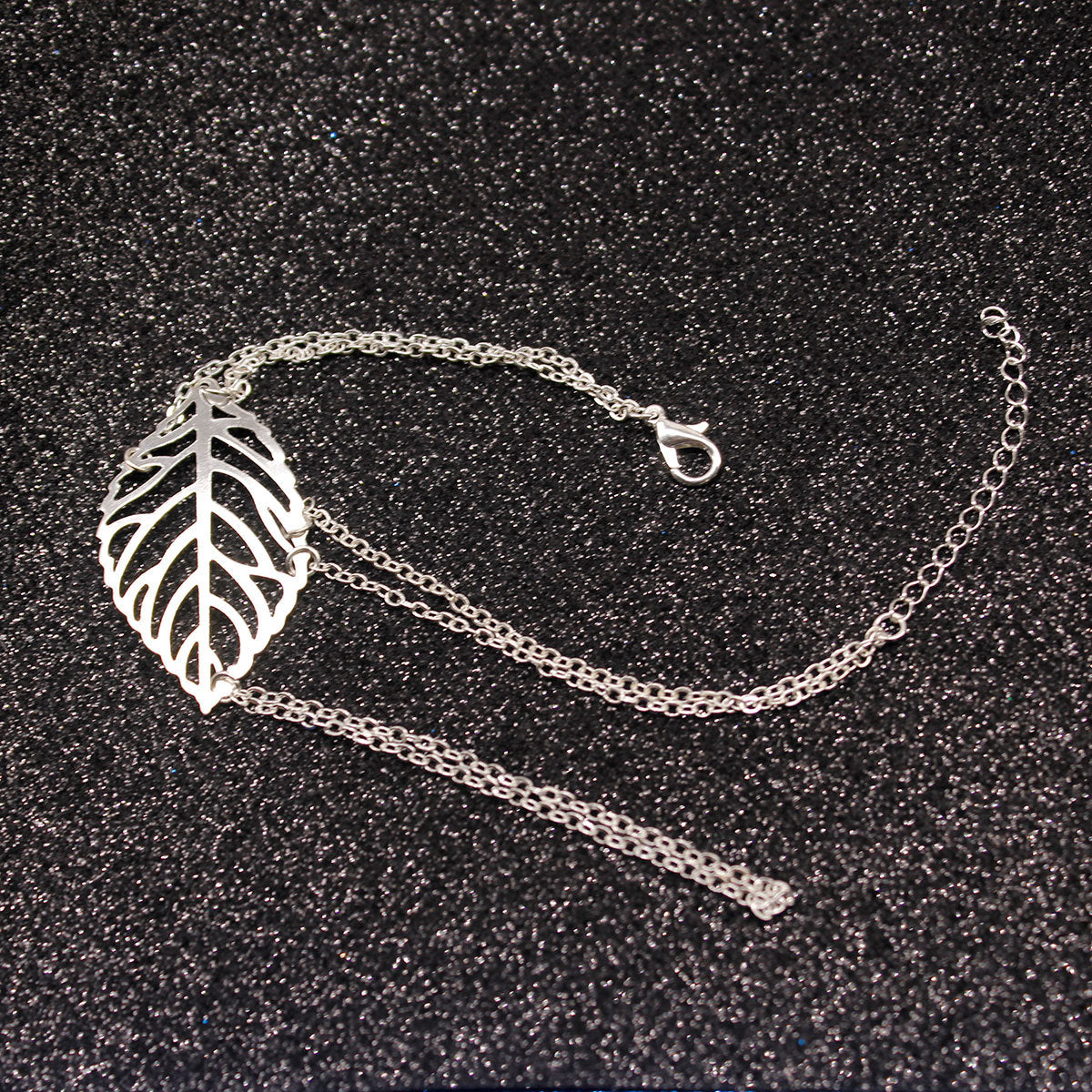 Hollow-Out Leaf Bracelet for Women Fashion Nature Inspired Minimalist Alloy Hand Jewelry
