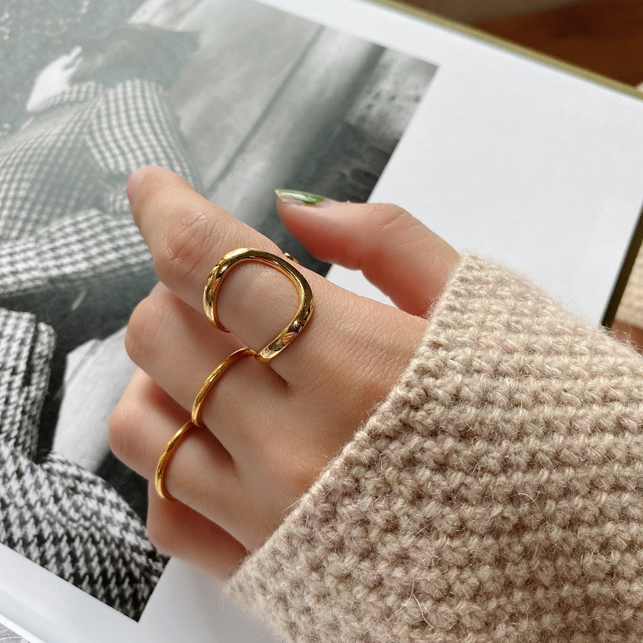 Anillo Minimalista de Plata de Ley 925 con Diseño Geométrico de Goteo para Mujer