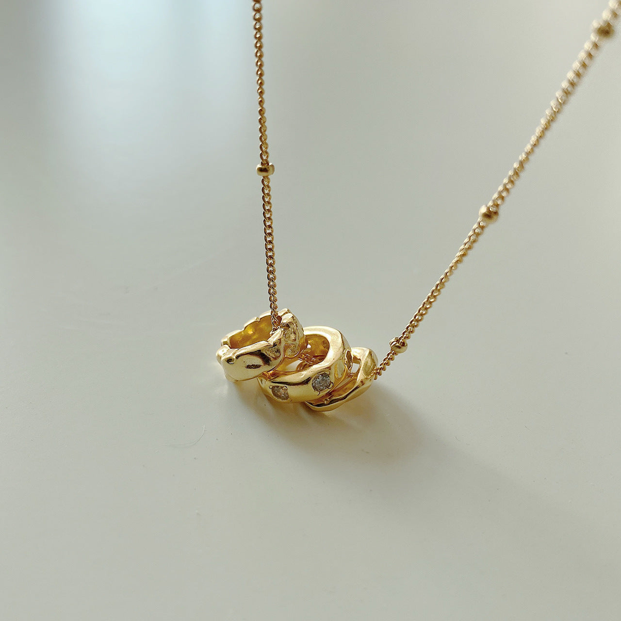 Elegante Collana con Ciondolo Geometrico in Zirconia Cubica in Argento Sterling 925