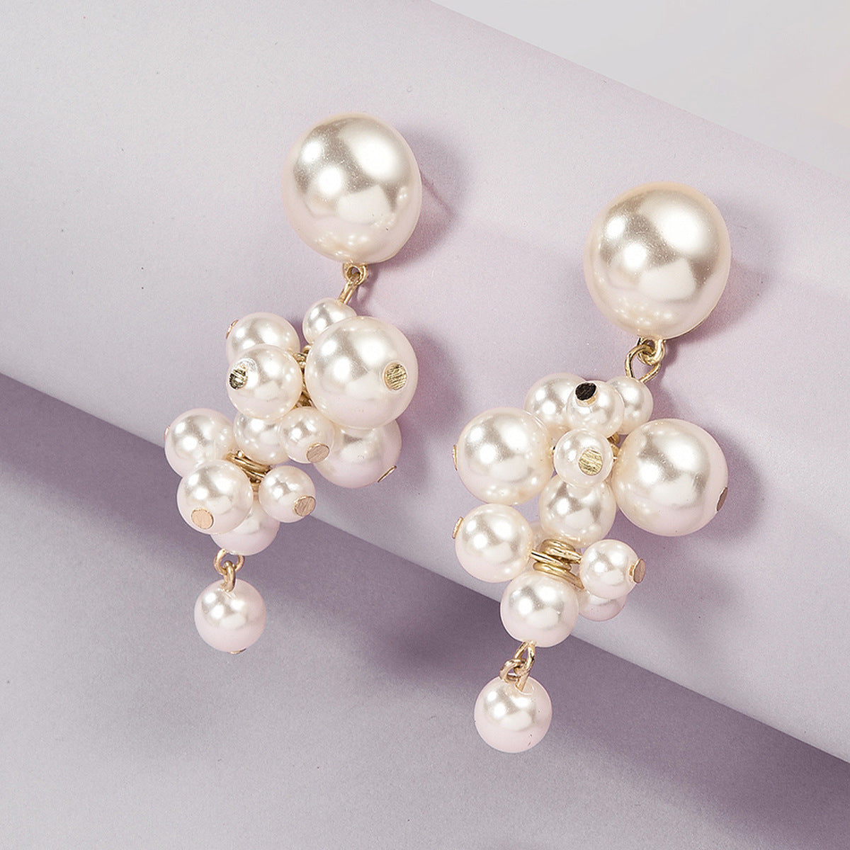Pendientes largos geométricos modernos con perlas de imitación estilo coreano en racimo de uvas para mujer