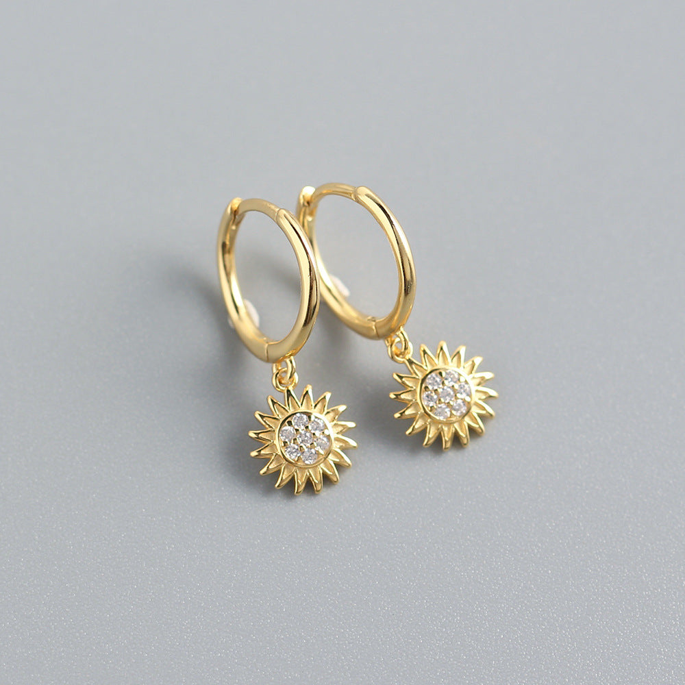 Orecchini a cerchio in argento sterling 925 con intarsi floreali a girasole e strass