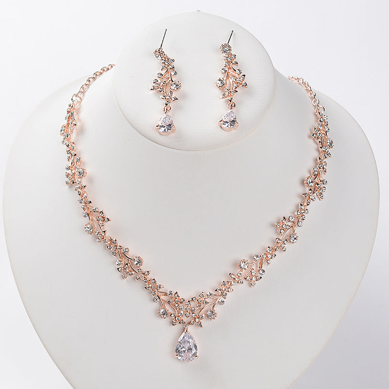 Set di Collana in Lega Floreale Dolce ed Elegante con Intarsi in Zirconia Cubica per Donne Gioielli da Sposa da Sera