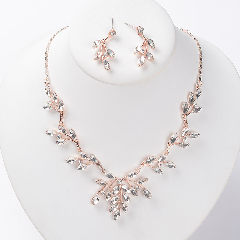 Set di collana e orecchini in lega con strass, con pendente a cuore a goccia in acrilico, su catena Singapore da donna