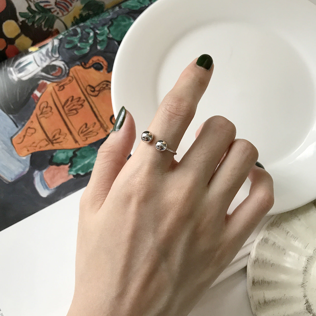 Anello da donna a fascia aperta con doppia perlina geometrica minimalista in argento sterling S925