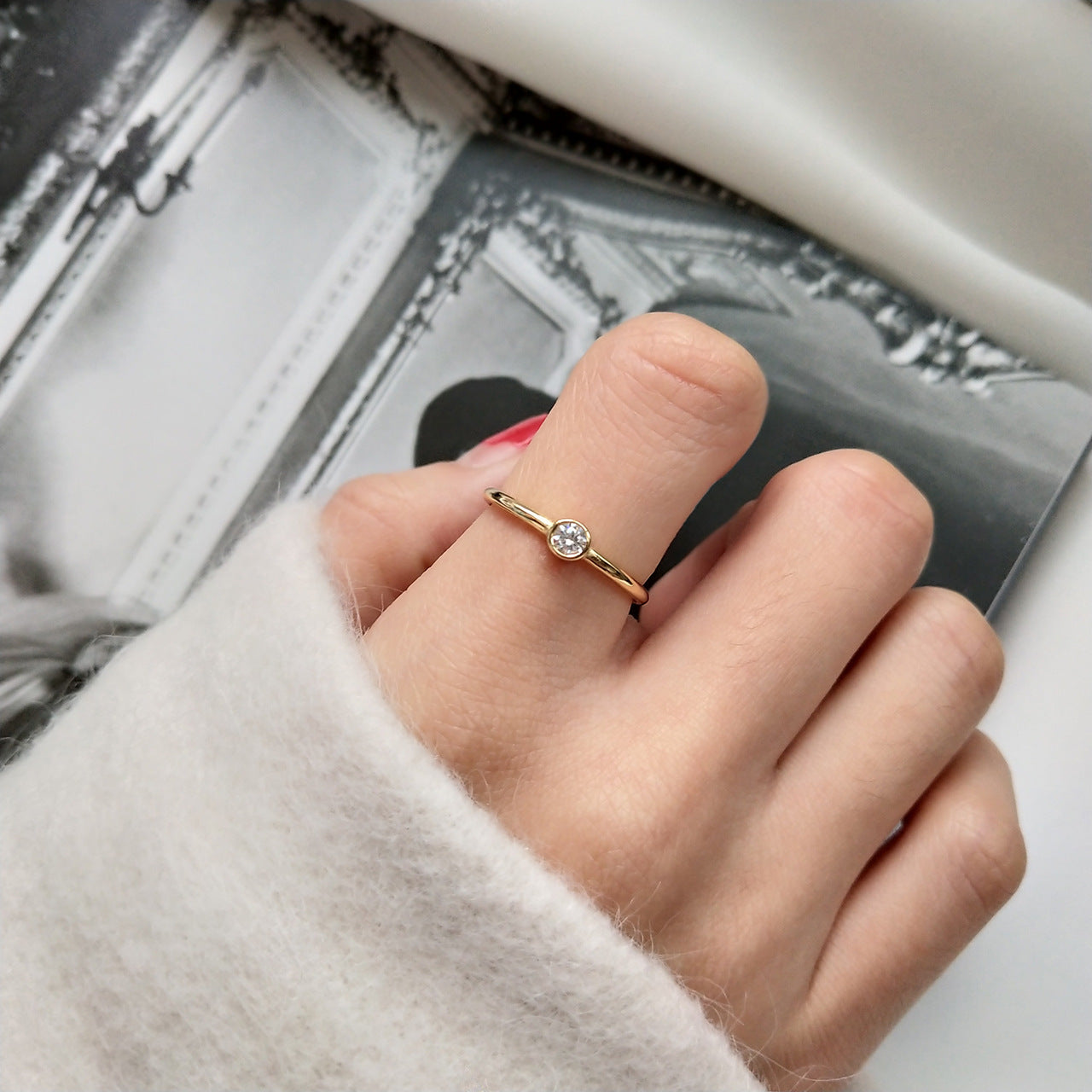 Anello da Donna Minimalista Elegante in Argento Sterling 925 con Cuore Intarsiato in Zirconia Cubica