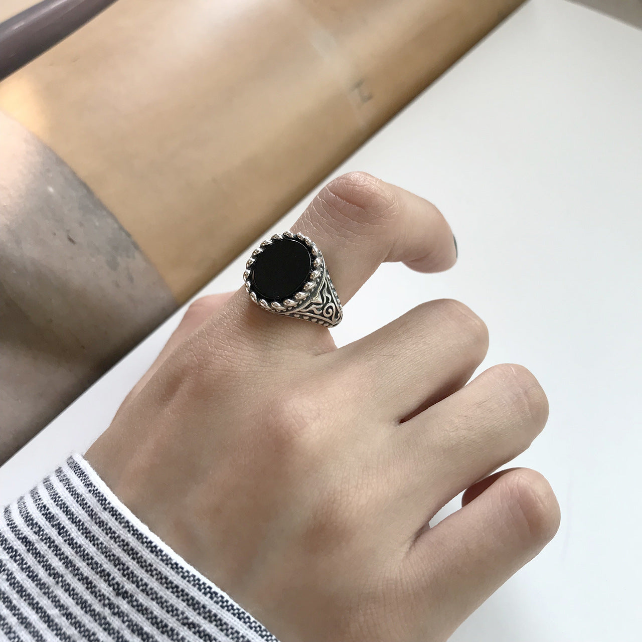 Anello Aperto Vintage in Argento Sterling 925 Lucidato con Agata Nera Dolce