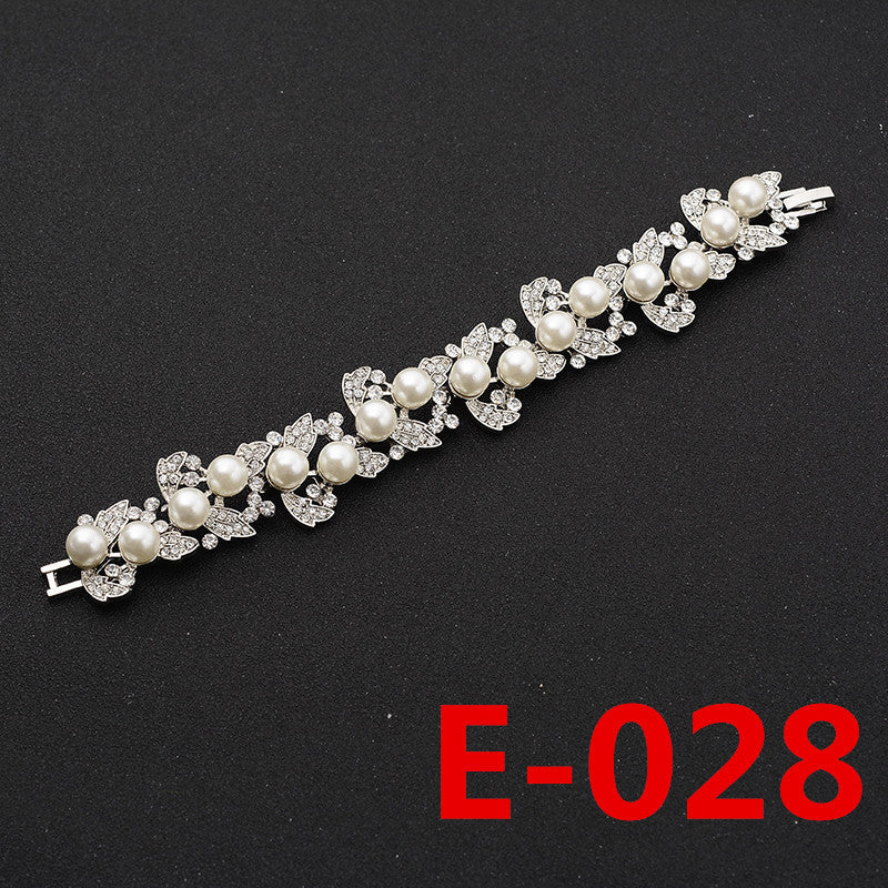 Minimalist Sweet Floral Pearl Inlay Alloy Bracelet for Women Wedding Photoshoot Daily Birthday Party