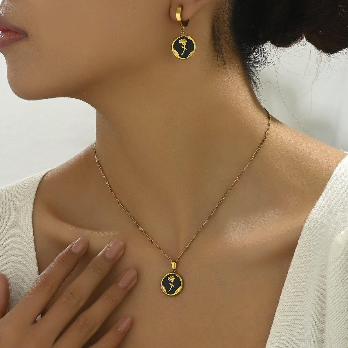 Set di Collana e Orecchini da Donna con Fiore di Rosa, Perla e Madreperla, Base in Rame e Incassatura Micro-Pave