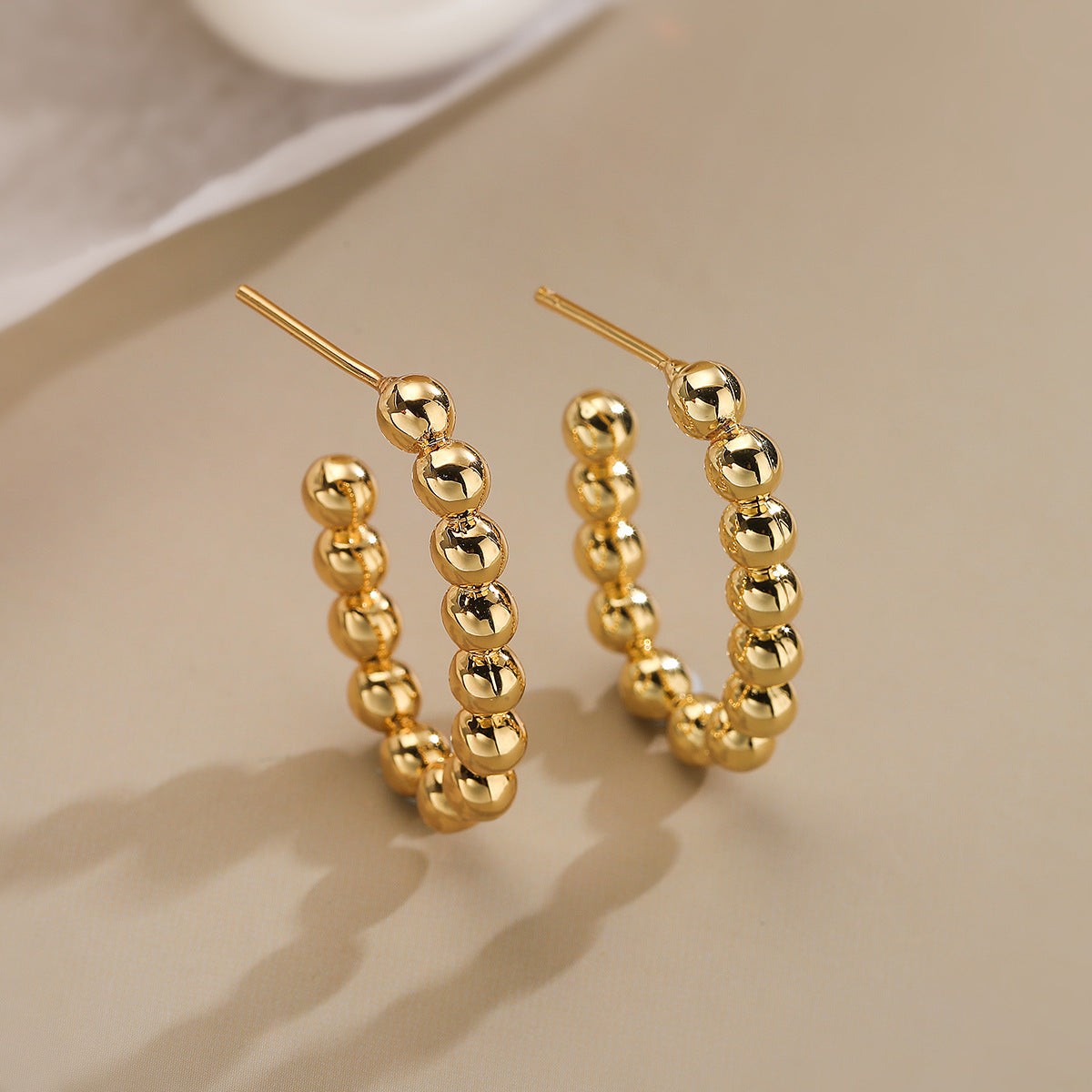 Pendientes de tuerca vintage de cobre con forma de corazón geométrico y rayo, chapados en oro de 18 quilates con incrustaciones de circonitas para mujer