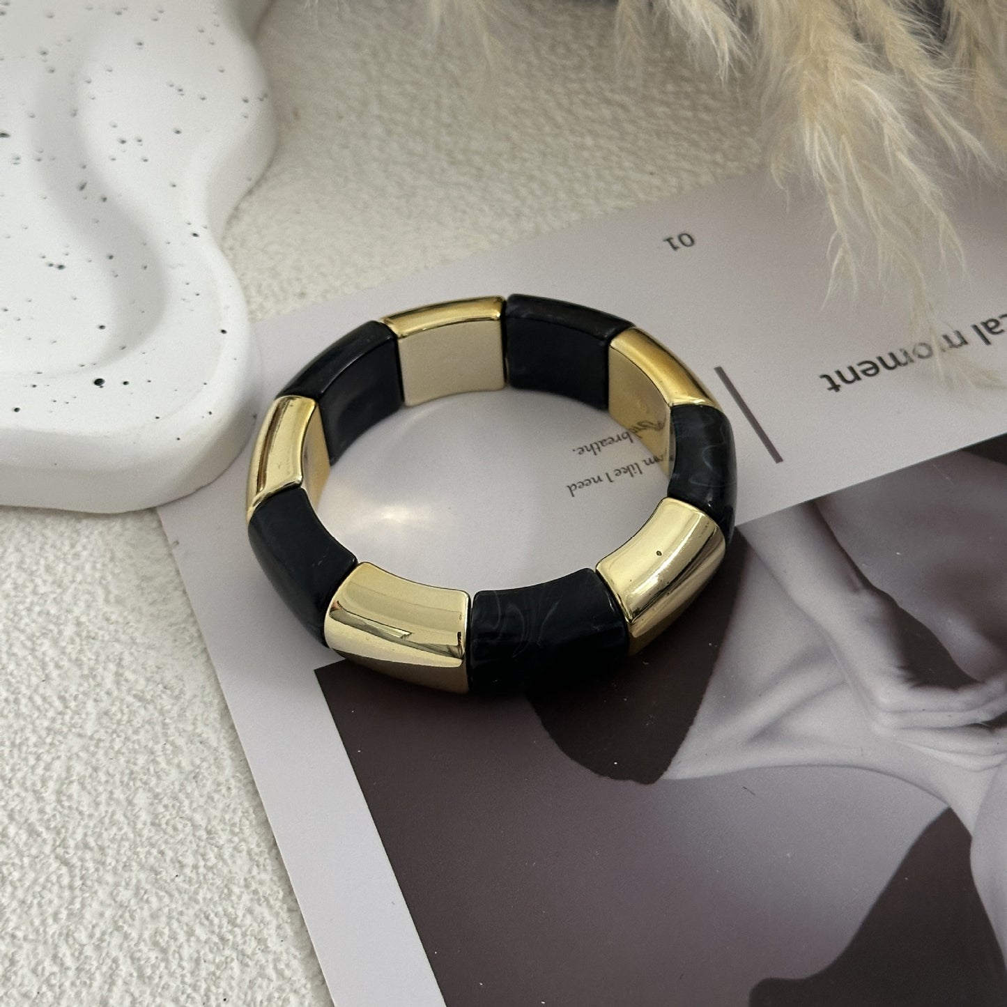 Vintage Minimalist Round Geometric Acrylic Bracelet with Gradient Drip Oil Finish