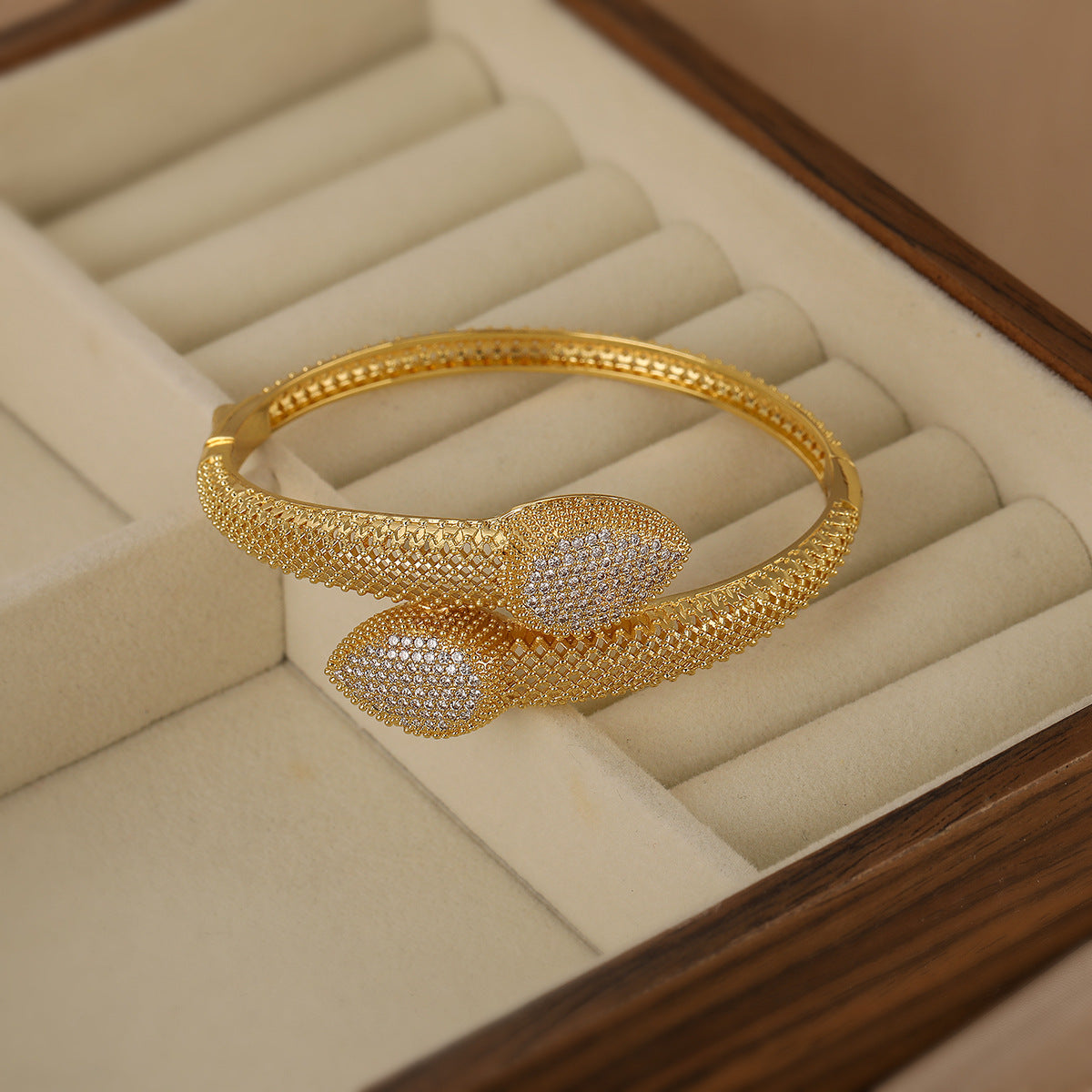 Bracciale Minimalista da Donna in Rame a Forma Irregolare con Placcatura Oro e Intarsio di Zirconi