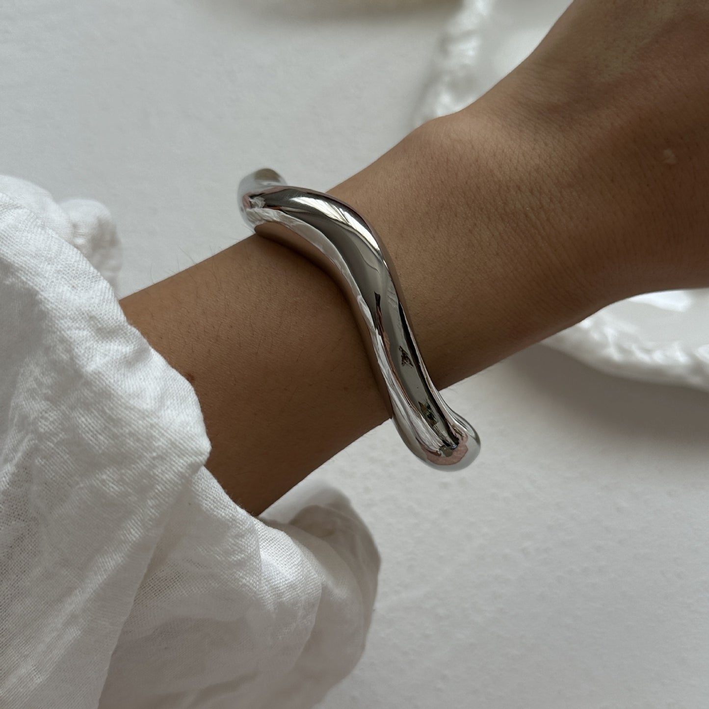 Bracciale da donna in lega traforata placcata alla moda
