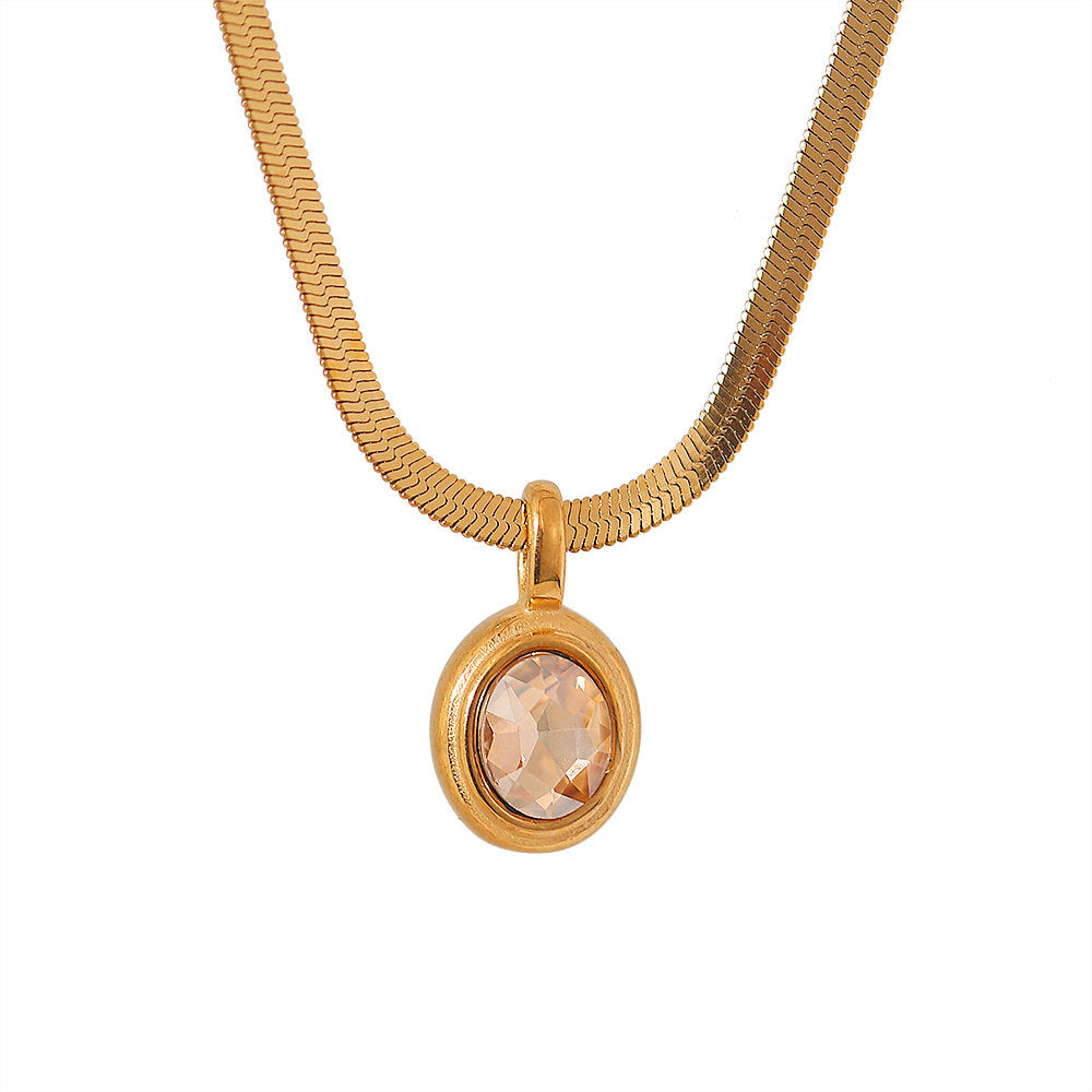 Collar minimalista con colgante ovalado de acero de titanio en cadena de serpiente plana con incrustaciones de diamantes de imitación y acabado chapado