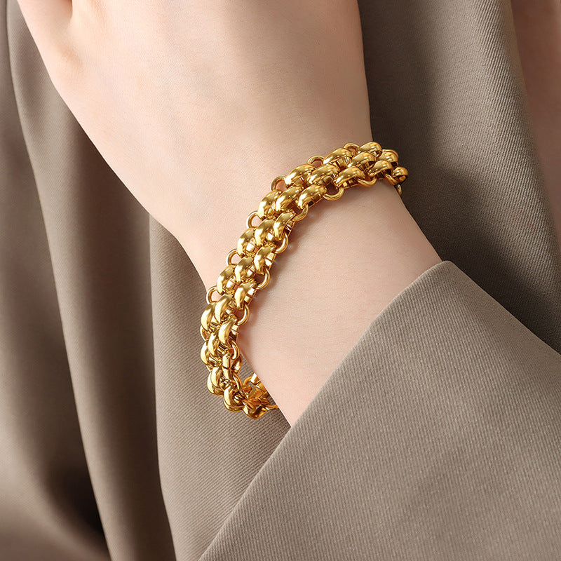 Set collana con ciondolo in acciaio al titanio minimalista audace e cool con catena a maglie spesse e bracciale placcato oro abbinato per donna
