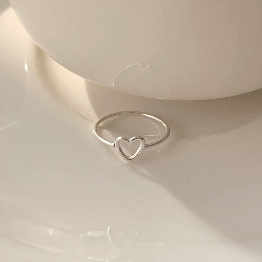 Anello da donna minimalista a forma di cuore in argento sterling 925 con dettaglio quadrato smussato