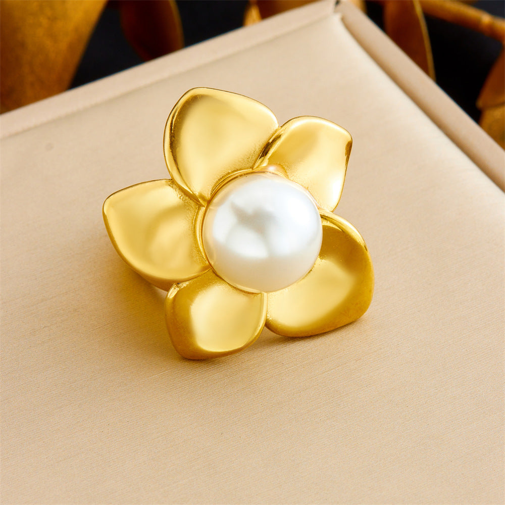 Anillo de acero inoxidable geométrico de estilo vintage con baño de oro de 18 quilates y detalle de corazón asimétrico para mujer