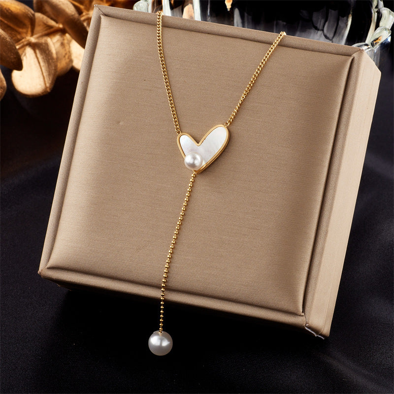 Collana Pendente Cuore a Doppio Strato Stile Minimalista con Ciondoli Quadrati con Strass Intarsiati e Rotondi in Perle su Catena in Acciaio Inossidabile