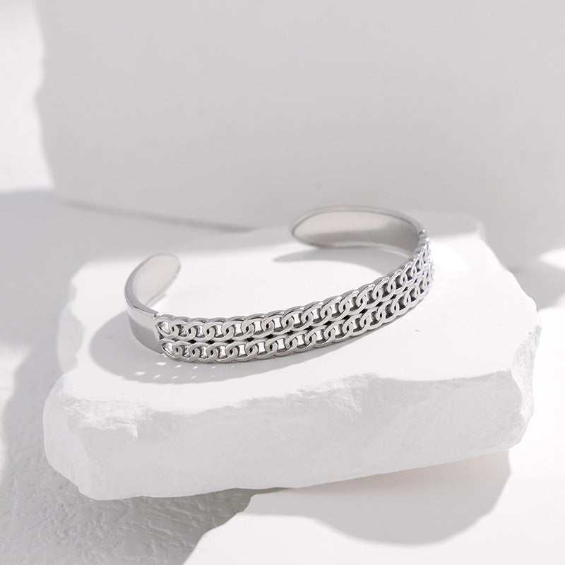 Bracciale placcato in acciaio inossidabile geometrico da donna con design traforato e dettaglio catena