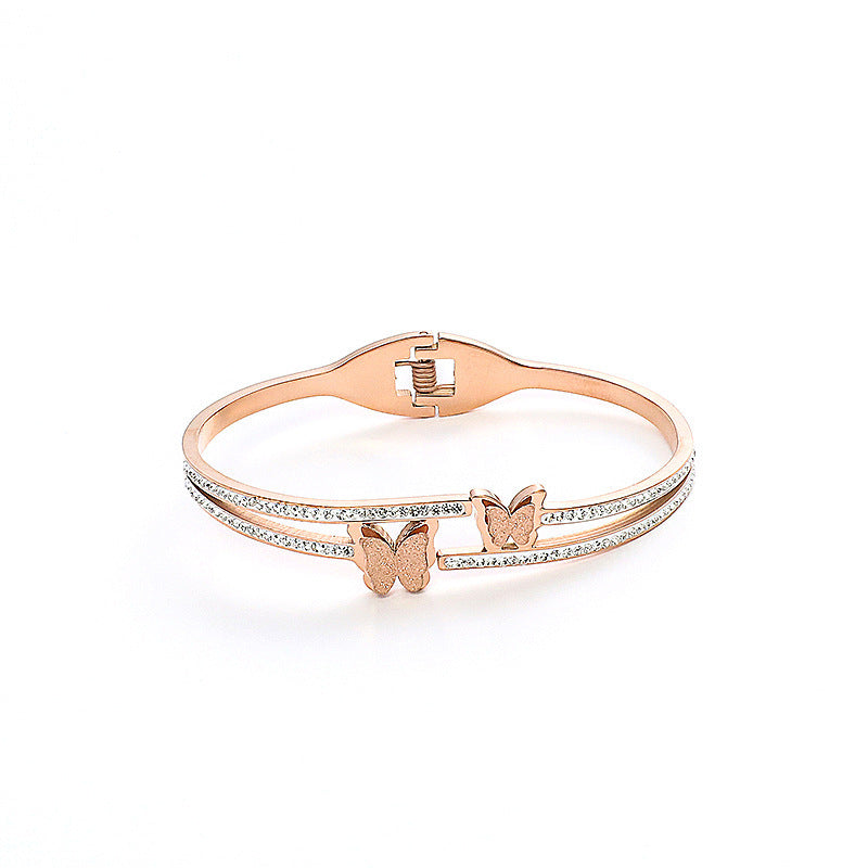 Bracciale a Farfalla Minimalista in Acciaio al Titanio, con Design Traforato e Finitura Placcata, da Donna