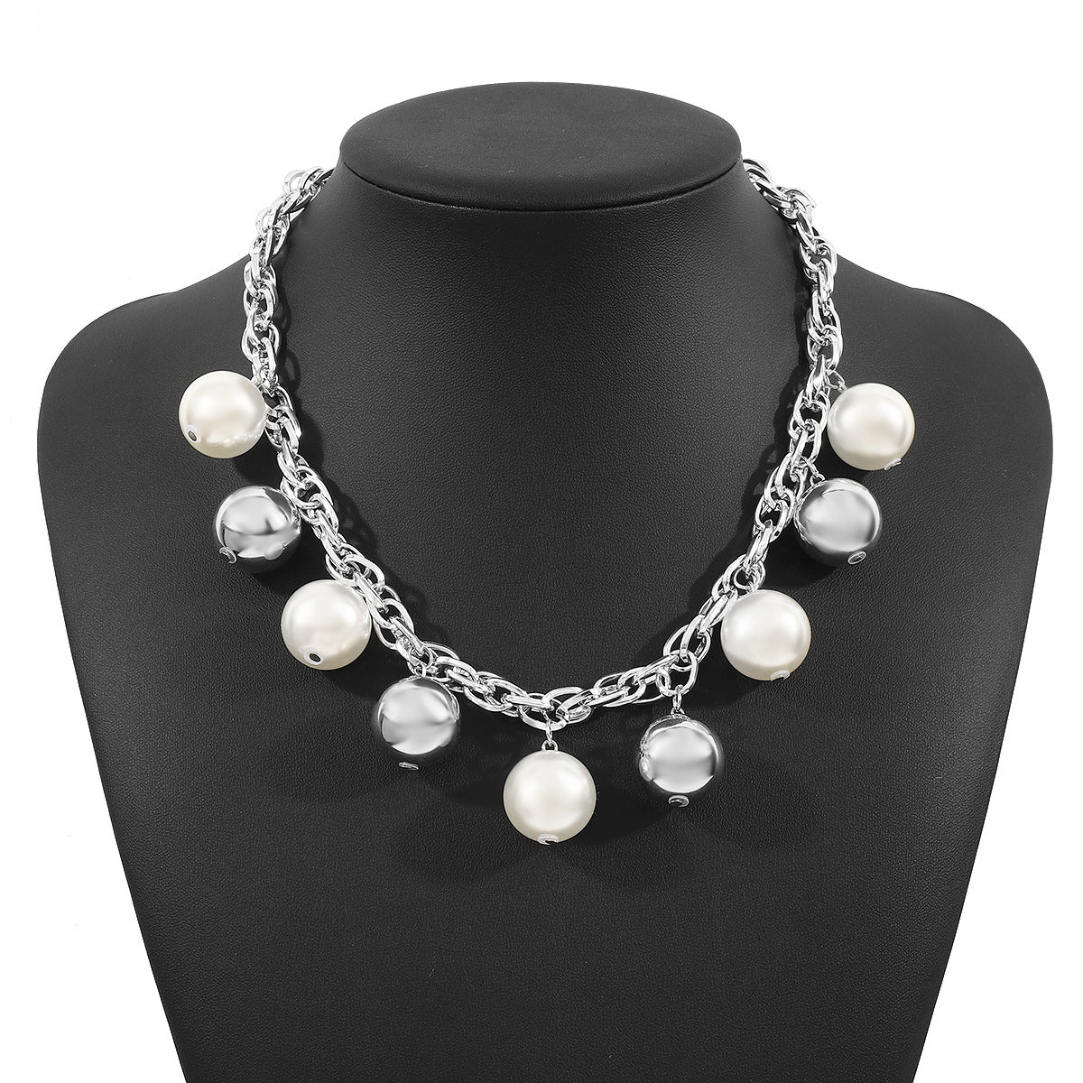 Collar con colgante geométrico minimalista de aleación con detalles de perlas de imitación y cadena cubana chapada en oro para mujer