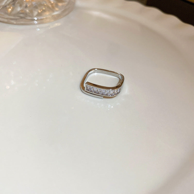 Anillo Ajustable de Zirconia Cuadrada Geométrica de Estilo Vintage para Mujer en Cobre con Estética Retro Artística