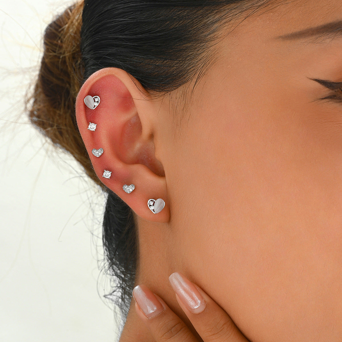 Pendientes de botón minimalistas dulces y frescos con forma de corazón y pedrería para mujer