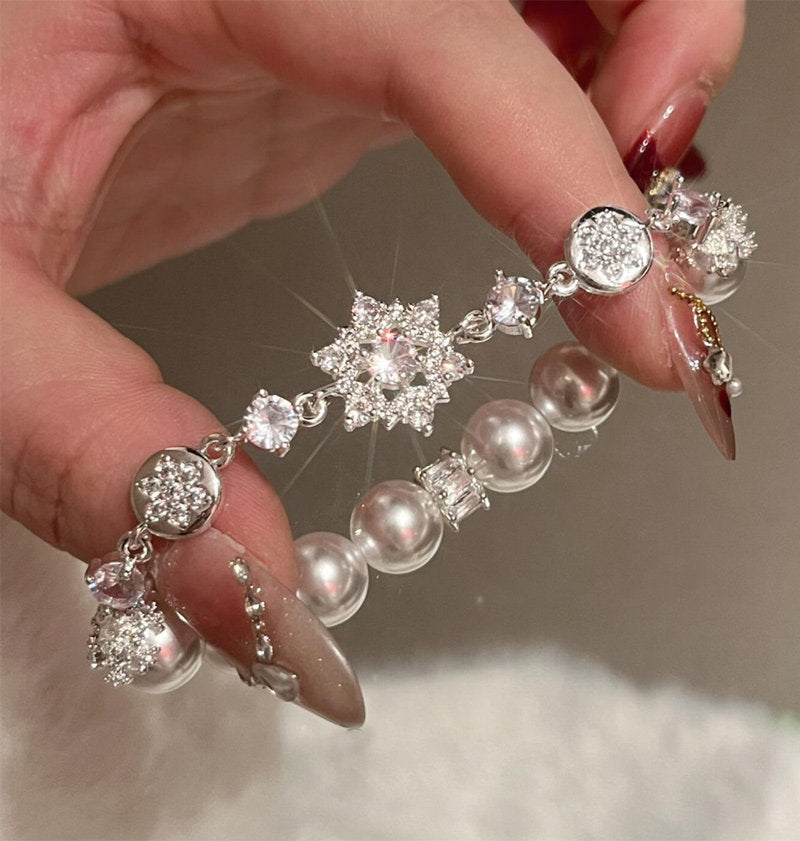 Pulsera elegante de perlas con diseño floral francés y detalles de circonia, brazalete minimalista de lujo con abalorios para mujer