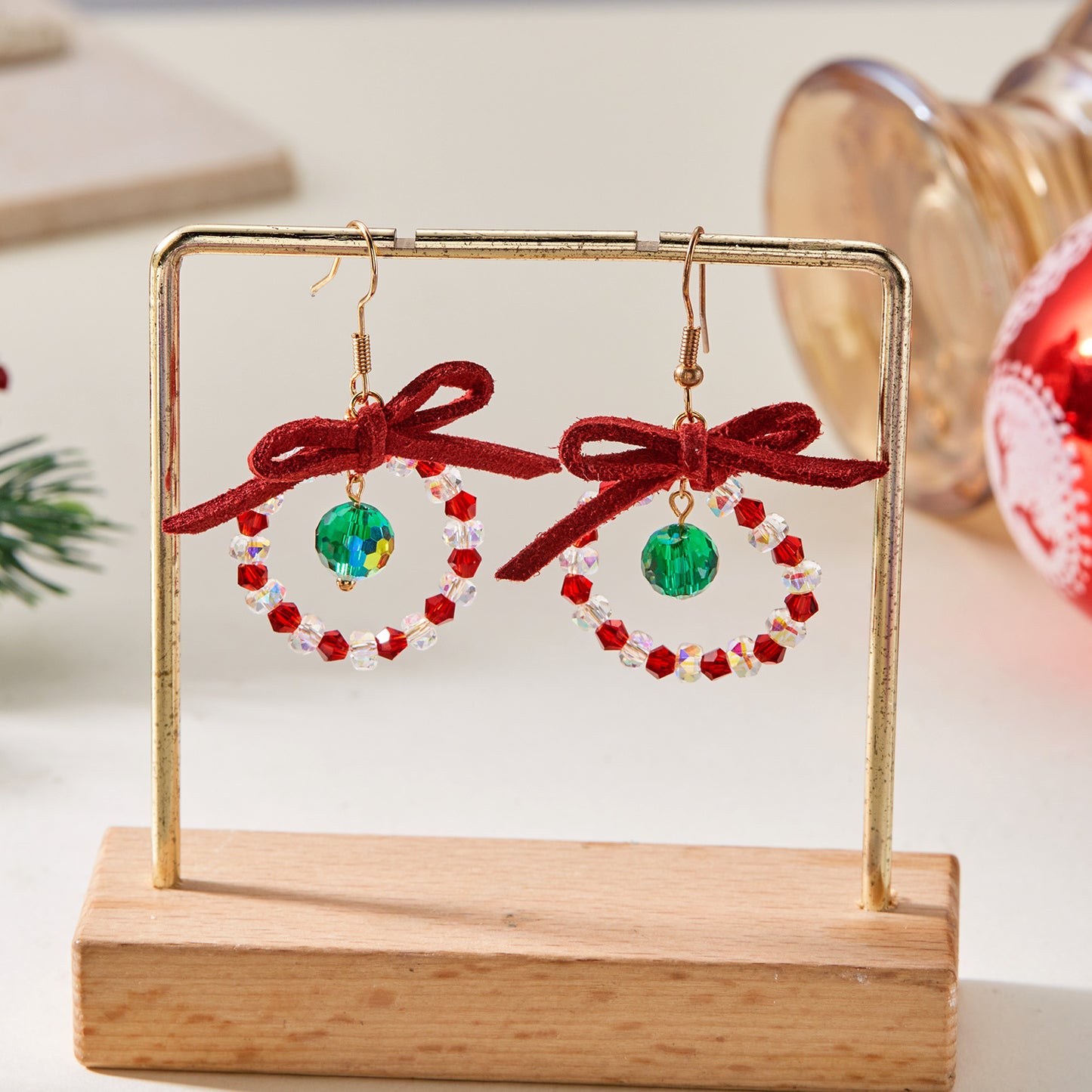 Pendientes largos asimétricos vintage con motivos navideños en pedrería y abalorios sobre base de metal chapado para mujer
