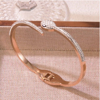 Elegant 18K Gold Plated Geometric Round Titanium Steel Bracelet