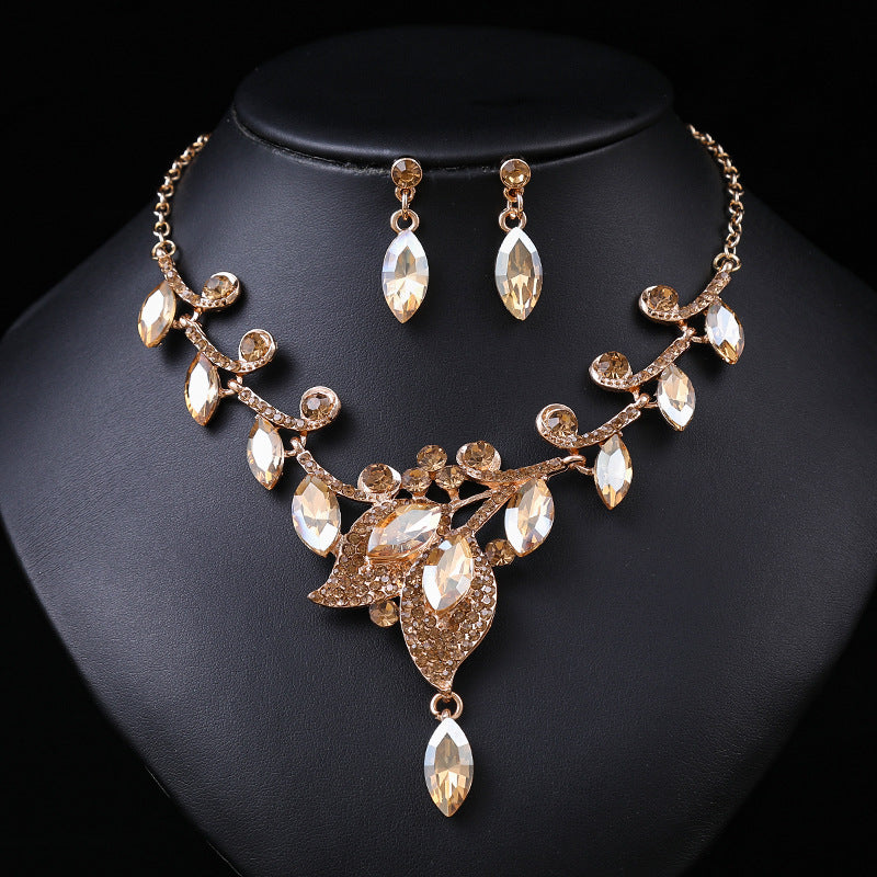 Vintage Style Floral Leaf Pendant Necklace Set with Rhinestone Accents in Alloy with Plating Finish for Women
