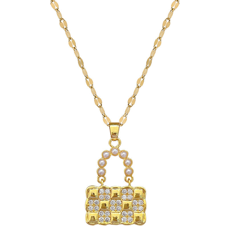 Collar con colgante de bolso minimalista geométrico con perlas para mujer, con cadena de acero de titanio y detalles de diamantes de imitación
