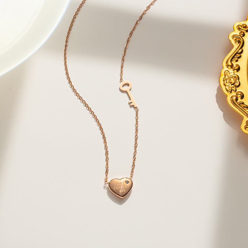 Collana da donna con ciondolo a cuore tridimensionale minimalista in acciaio al titanio placcato in oro rosa 18 carati su catena a maglie sferiche