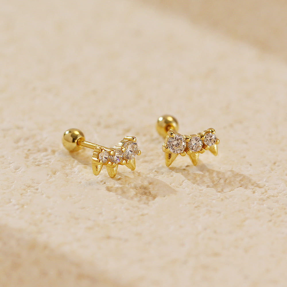 Orecchini a perno geometrici in argento Sterling 925 con intarsi di strass e dettagli a rivetto