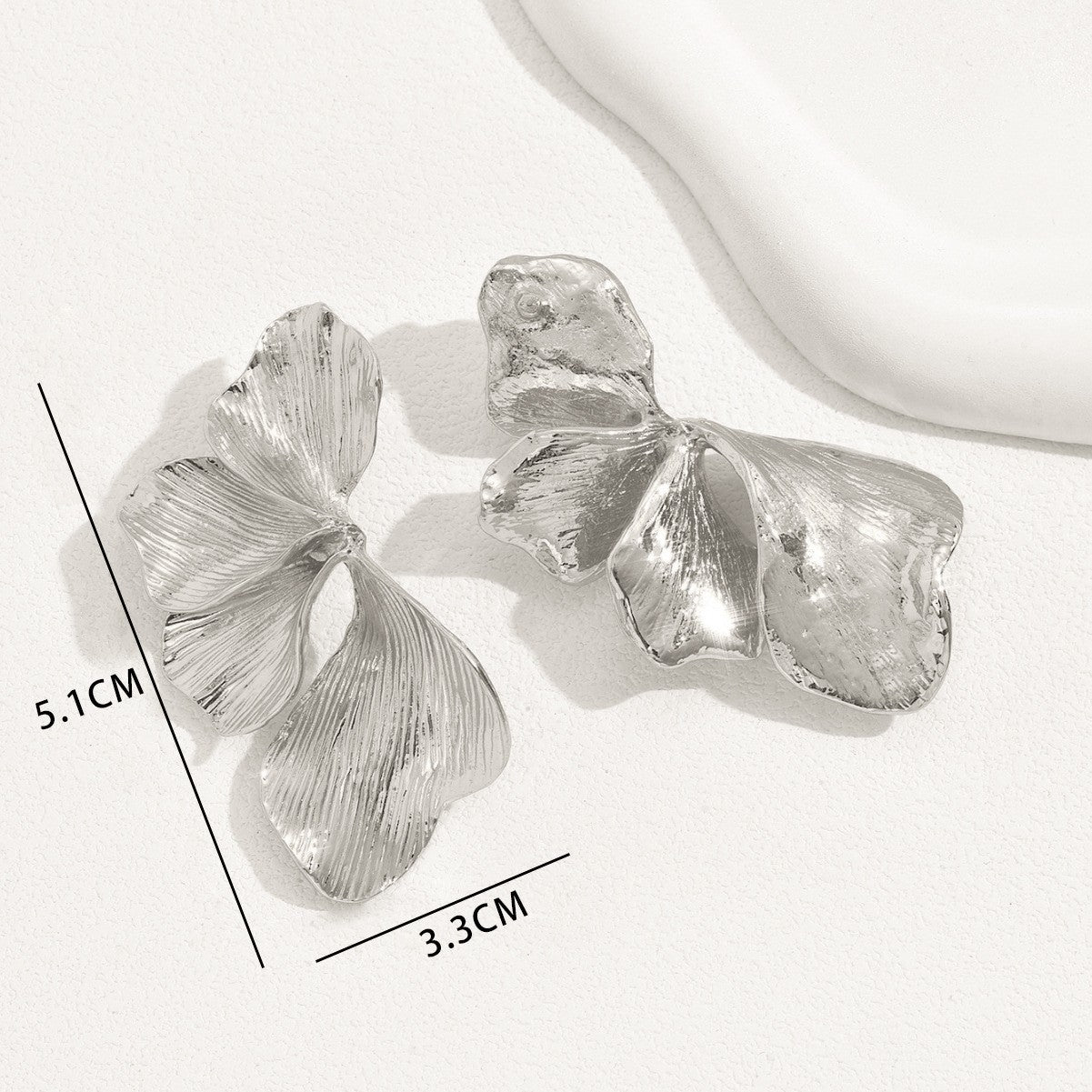 Pendientes de tuerca de aleación de zinc geométricos florales minimalistas con baño ecológico para mujer