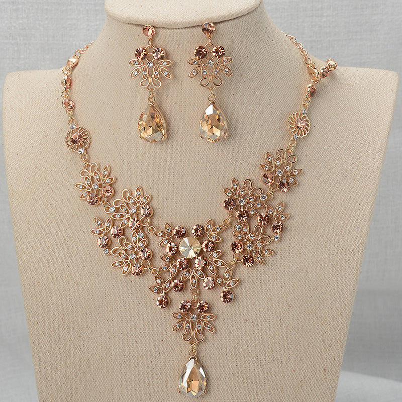 Parure di collana e orecchini lussuosa ed elegante con strass floreali placcati in lega, per donna, gioielli da sposa