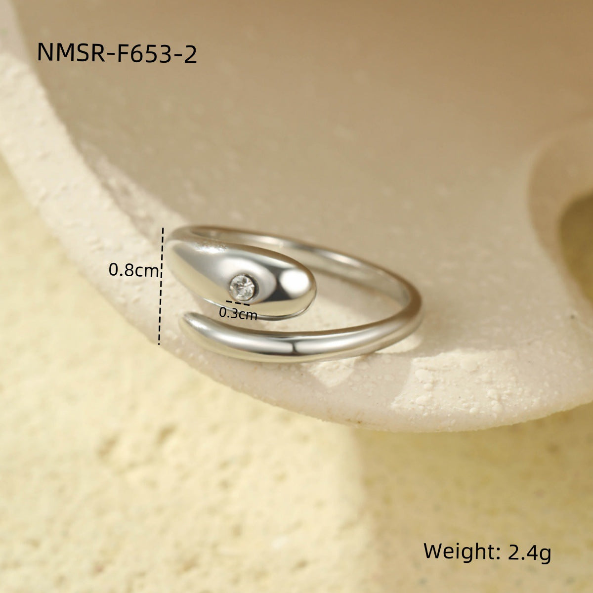 Anello da donna in acciaio inossidabile di lusso placcato oro con zirconi geometrici in acciaio al titanio, gioielli alla moda resistenti allo sbiadimento per l'ufficio