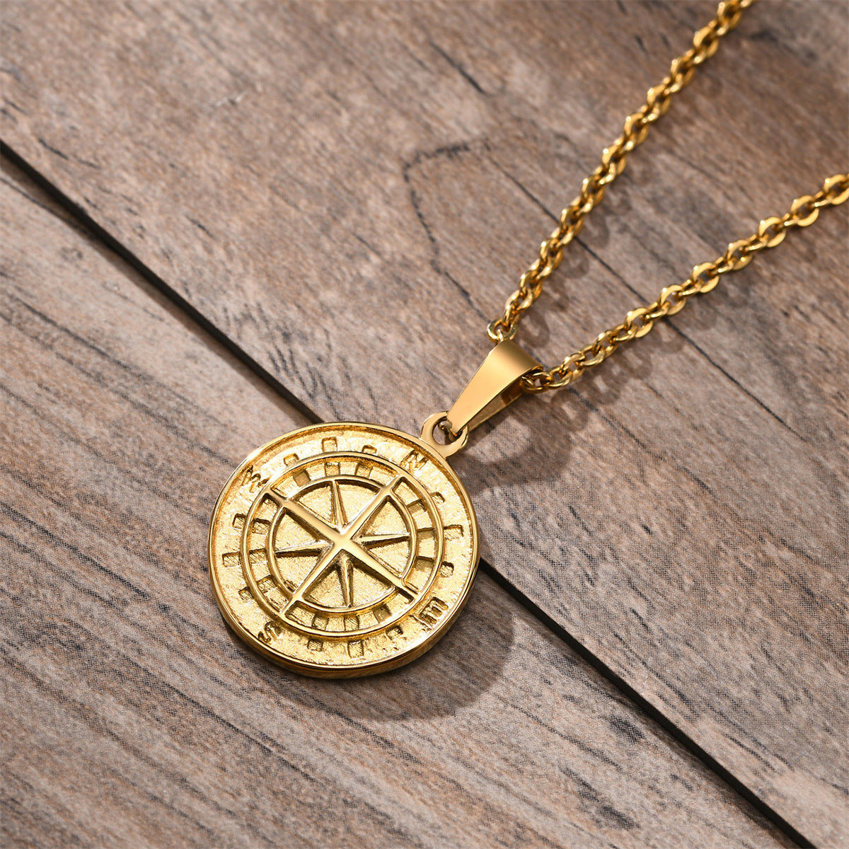 Collana con Pendente Bussola Geometrica per Uomo e Donna in Acciaio Inossidabile con Ciondolo a Moneta in Acciaio al Titanio Lucido