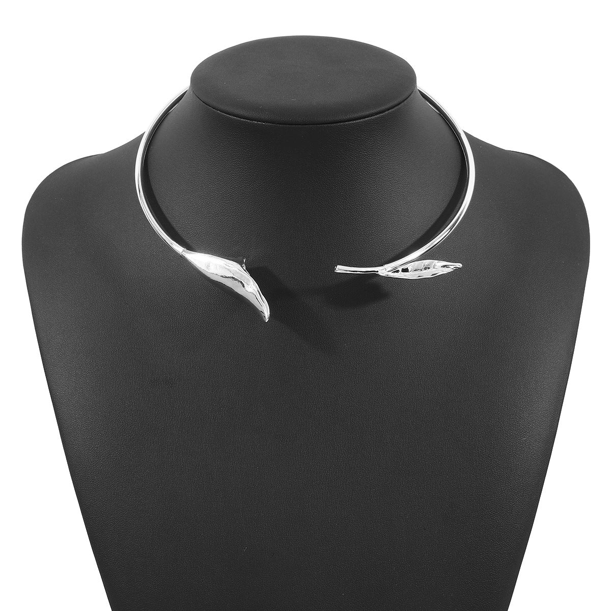 Collana girocollo da donna con ciondolo a ferro di cavallo a fiore minimalista di lusso vintage in lega
