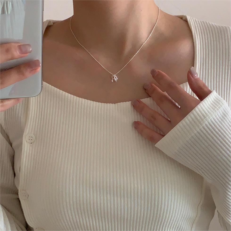 Minimalist Heart-Shaped 925 Sterling Silver Key Pendant Necklace with Rhinestone Inlay on Snake Chain for Women