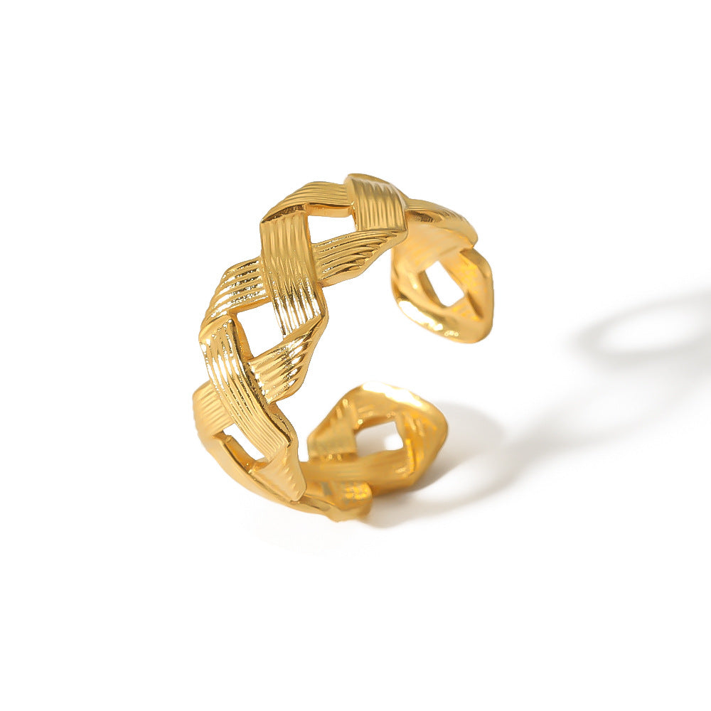 Anello in acciaio inossidabile minimalista attorcigliato con motivo geometrico per donna con finitura placcata sottovuoto in oro 18K e fascia regolabile