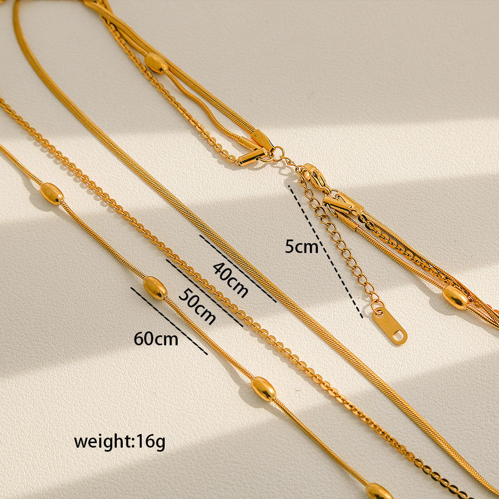 Collar de cadena de serpiente multicapa de acero inoxidable minimalista en tonos fríos con acabado chapado