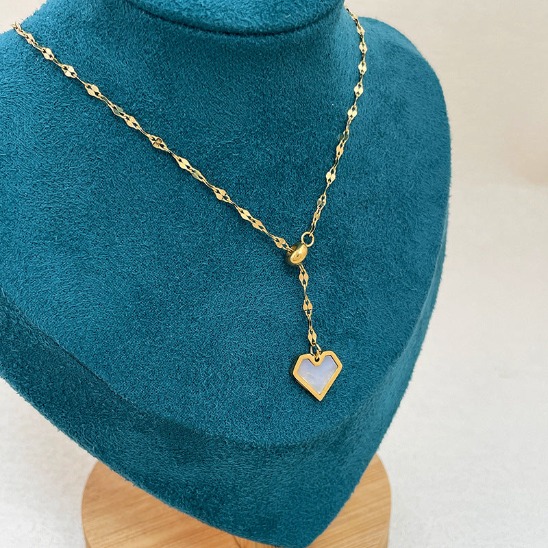 Collana Minimalista a Cuore in Acciaio al Titanio con Intarsio in Madreperla da Donna — Lunga Catena a Scomparsa Regolabile per Maglioni e Clavicola