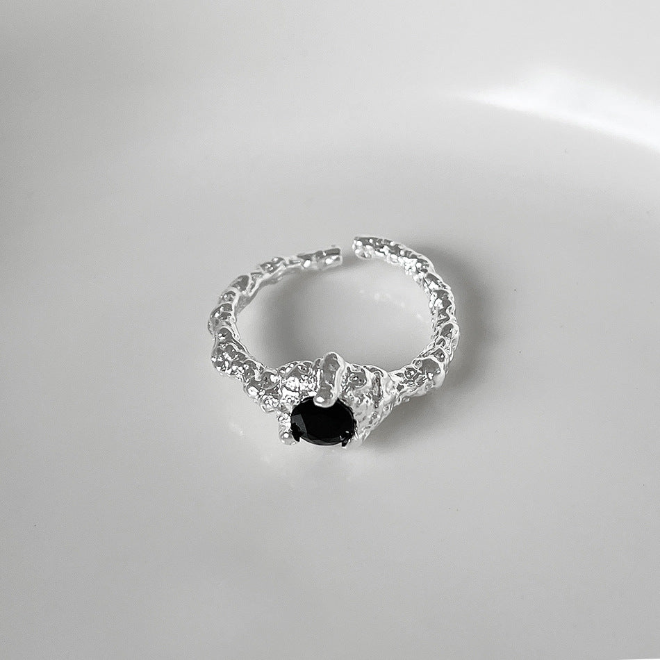 Anillo de plata de ley 925 pulido geométrico con diamante negro y diseño abierto de textura abstracta, casual