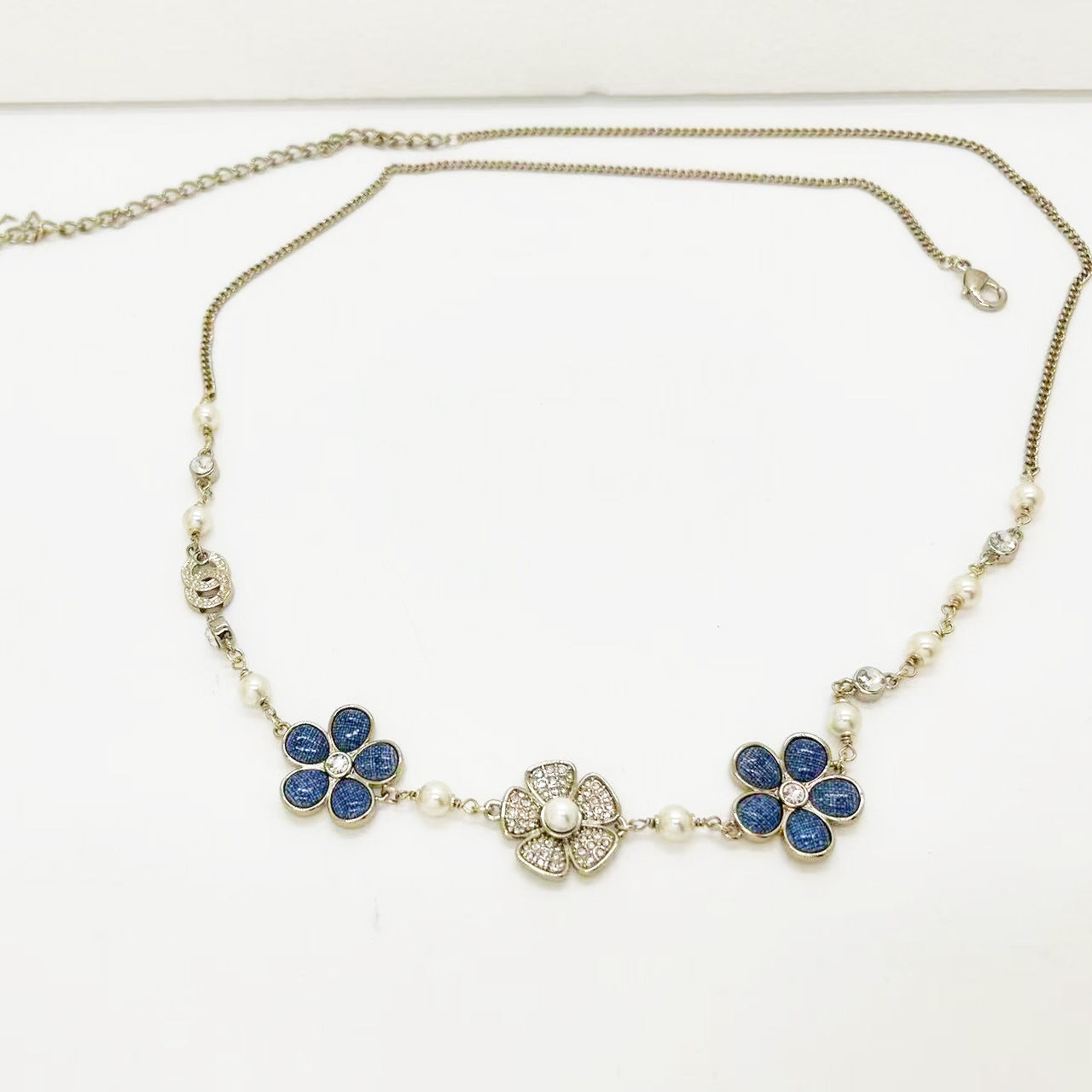 Cadena para suéter con baño de latón, diseño floral dulce, para mujer