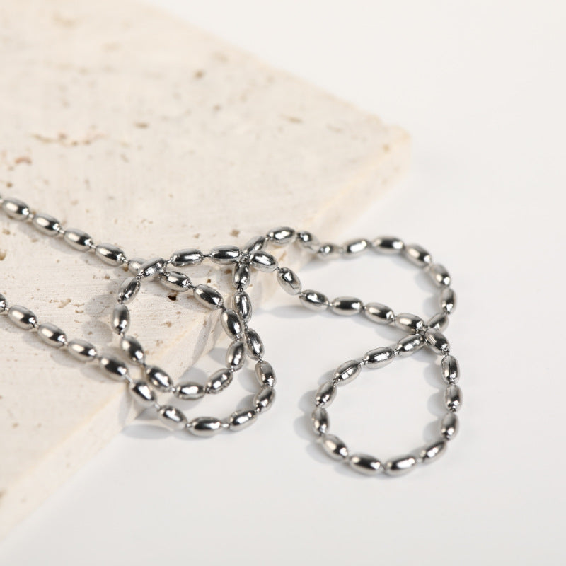 Collana da donna minimalista geometrica in acciaio al titanio galvanizzato con perle e catena liscia rotonda