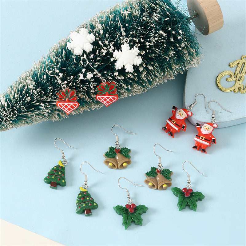 Set de pendientes infantiles con temática navideña con copo de nieve, cascabel y colgante de árbol de Navidad en material de resina