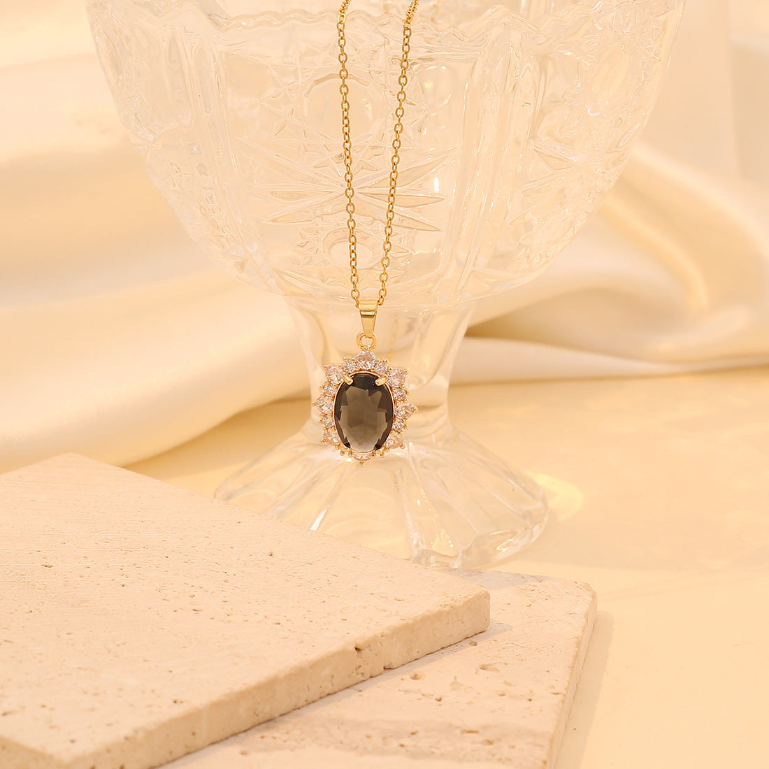 Elegant Oval-Shaped Stainless Steel Pendant Necklace with Full Rhinestone Inlay for Women
